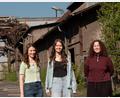 Bild: Bernhard Dobler
Die drei Studentinnen bei der Maxhütte. Annika König, Annika Weigl und Leanne Dübendorfer (von links) haben einen Film über das Wahrzeichen von Sulzbach-Rosenberg gemacht.