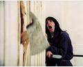 Bild: picture alliance/dpa/United Archives | Impress
Wendy (Shelley Duvall) kann dem Wahnsinn nicht entkommen. Auch die verschlossene Badezimmertür wird sie nicht vor ihrem mordlustigen Ehemann Jack (Jack Nicholson) in Stanley Kubricks Horrorklassiker "Shining" schützen.