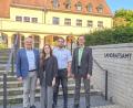 Bild: Fabian Polster, Landratsamt Tirschenreuth
Landrat Roland Grillmeier zusammen mit den neuen Abteilungsleiterin Ayla Spiegler, Sebastian Kern und Markus Zapf (von links).