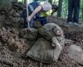 Bild: Markus Scholz/dpa
Archäologen haben in Schleswig-Holstein Bundeswehr-Sandsäcke gefunden.