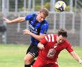 Bild: Gerhard Büttner
Christoph Fenninger (links) beim Kopfball: Für die SpVgg SV Weiden reichte es gegen den SC Großschwarzenlohe nur zu einem 1:1.