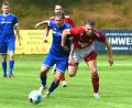 Bild: Gerhard Büttner
Die Spieler der SpVgg Vohenstrauß (rote Trikots) haben sich mit dem Erfolg gegen den SV Hahnbach der Spitzengruppe der Bezirksliga Ost angenähert.