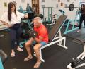 Bild: mrr
Pia Bayer arbeitet mit ihren Mitgliedern Paul Färber und Melina Fleischmann (von links) die individuellen Trainingspläne aus und begleitet sie bei der Umsetzung in ihrem Fitnessstudio "Vilstal Gym" in Rieden.