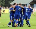 Bild: war
Jubel beim SV Etzenricht, aus einer souverän von den Gästen herausgespielten 2:0-Führung wurden in der 89. und 90. Minute noch ein überraschenden 2:2 , rechts feiert Trainer Andy Wendl dieses dritte Unentschieden mit seinen Jungs.