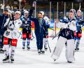 Bild: Elke Englmaier
Cheftrainer Sebastian Buchwieser (Mitte) beim öffentlichen Training der Blue Devils Weiden am vergangenen Samstag. Im Anschluss sprach der 45-Jährige im Interview über die kommende Saison.