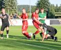 Bild: Gebert
Der TSV Konnersreuth besiegte die SpVgg Weißenstadt mit 2:0. Hier kämpfen Florian Greim (Zweiter von links) und Cedric Reiter (Mitte) im Gästestrafraum um den Ball.
