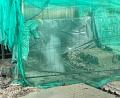 Bild: Staatliches Bauamt Amberg-Sulzbach/Stefan Noll 
Keine alltägliche Baustelle: Man muss genau hinsehen, um den Spezialisten zu entdecken, der hier in Schutzkleidung und in einem "Käfig" mit der Hochdrucklanze Betonreste aus der Amberger Erzbergbrücke "schneidet".