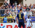 Bild: Jan Woitas/dpa
Christopher Antwi-Adjei (r, FC Schalke 04) steht bei einem Einwurf. Der Spieler gab nach dem Spiel an, dabei rassistisch beleidigt worden zu sein.