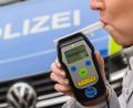 Bild: Julian Stratenschulte/dpa
Eine Autofahrerin war im Landkreis Tirschenreuth mit mehr als 1,1 Promille Alkohol im Blut unterwegs.