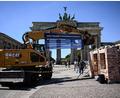 Bild: Britta Pedersen/dpa
Die Deutsche Stiftung Denkmalschutz wies auch mit einer Aktion am Brandenburger Tor auf ihr „Schwarzbuch“ hin.