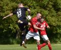 Bild: mhs
Im letzten Spiel der vergangenen Saison trennten sich der SV Kemnath (Mitte Thomas Ott) und der 1. FC Schwarzenfeld (links Timon Porcher) 1:1. Am Mittwoch gibt es eine Neuauflage im Pokal.