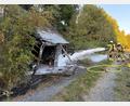 Bild: nza
In der Nähe eines Felds entlang der B 299 zwischen Premenreuth und Josephshof hat am Dienstagabend eine Scheune gebrannt. Die Feuerwehrleute hatten den Brand aber schnell unter Kontrolle.
