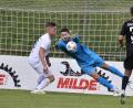 Bild: Hubert Ziegler
Der Gebenbacher Fabian Vogl (links/Szene aus einem früheren Spiel) sah beim 2:6 in Cham nach gut einer Stunde die Gelb-Rote Karte.