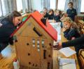 Bild: Wolfgang Steinbacher
In Raigering gibt es die erste Kinderfeuerwehr der Stadt Amberg. Dort wird Kindern ab sechs Jahren spielerisch die Arbeit der Feuerwehr und das richtige Verhalten im Ernstfall beigebracht.