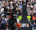 Bild: Sven Hoppe/dpa
Dennis Schröder ziegt Vergleich mit Dirk Nowitzki.