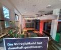 Bild: stephan.huber@oberpfalzmedien.de
Der Regionmarkt bei der VR-Bank in der Bahnhofstraße Amberg hat dauerhaft geschlossen. Ein kurzer Blick durch die spiegelnde Türe.