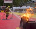Bild: Barbara von Müffling
Der Amberger Marcel Düssil beim "Firefit"-Wettkampf in Zürich: Der Sprint mit dem Feuerwehrschlauch zum Löschen ist eine Aufgabe im Parcours.