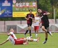 Bild: ham
Noah Keller (rechts) trieb seine Jungs in Regensburg in der zweiten Hälfte nach vorne. Der Illschwanger und die U19 des Clubs siegten in der Bundesliga noch mit 3:2.
