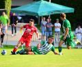 Bild: Schrems, Thomas
Luca Foti (links) und der TSV Waldershof spielen am Sonntag gegen den TuS Schauenstein. Der SV Mitterteich (in grün) ist am Samstag gegen die SG Regnitzlosau im Einsatz.