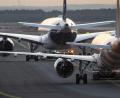 Bild: Boris Roessler/dpa
Lufthansa und Condor konkurrieren am Frankfurter Flughafen. (Archivbild)