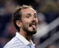 Bild: Adam Hunger/AP/dpa
Im Match von Daniil Medwedew kam es zu irren Szenen.