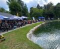 Bild: soj
Zahlreiche Besucher kamen in das Freibad Selingau, um die Vorführungen auf dem Wasser zu beobachten.