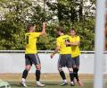Bild: Dieter Jäschke
Jubel bei der SV Grafenwöhr: Dreifachtorschütze Luca Reiß (Mitte) wird von Joel Albers (links) und Jenan Kesetovic beglückwünscht.