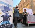 Bild: Michael Bauer/dpa
Die neue Intendantin Elke Hesse (rechts) und ihr Stellvertreter Michael Schachermaier stellen das Programm für die nächste Festspielsaison in Bad Hersfeld vor.