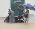 Bild: Hau Dinh/AP/dpa
In Hanoi standen viele Straßen unter Wasser.