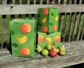 Bild: Portner
Frischer Saft von Äpfeln und Birnen aus dem eigenen Garten: Acht Gartenbauvereine im Landkreis Schwandorf nehmen heuer ihre Obstpresse in Betrieb und füllen in die praktischen Bag-in-Boxen ab.