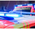 Bild: Julian Stratenschulte/dpa
Ein Rettungshubschrauber und ein Rettungswagen brachten die beiden jungen Männer in ein Krankenhaus. (Symbolbild)