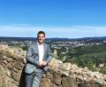 Bild: Portner
Panoramablick auf das Oberviechtacher Land: Bürgermeister Rudolf Teplitzky trifft sich zum Sommergespräch mit Oberpfalz-Medien auf der Burg Murach.