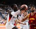 Bild: Marius Becker/dpa
Dennis Schröder (l) peilte mit Deutschlands Basketballern den nächsten Titel an. (Archivbild)