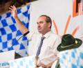 Archivbild: Matthias Balk/dpa
Hubert Aiwanger, Wirtschaftsminister und Landesvorsitzender der Freien Wähler in Bayern, hier in Gillamoos wird bei der Köferinger Kirwa sprechen.