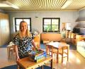 Bild: Portner
Der Kindergarten "St. Marien" Oberviechtach startet am 1. September im Ausweichquartier Pfarrheim. Leiterin Anna-Maria Bauer präsentiert den neuen Raum der "Igelgruppe" im bisherigen Frauenbundzimmer.