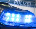 Symbolbild: Friso Gentsch/dpa
Ein unbekannter Fahrer hat in Schwarzenfeld eine Straßenlaterne angefahren und ist geflüchtet.