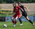 Archivbild: Jonas Löffler
Magdalena Milewsky (links) ist neu bei den Bayernliga-Fußballerinnen des TSV Theuern
