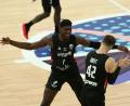 Bild: Matthias Stickel/dpa
Isaac Bonga (l) ist ein wichtiger Spieler für das deutsche Team.