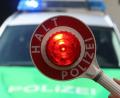 Symbolbild: Benjamin Tietz
Obwohl ein Lkw-Fahrer drei echte Führerscheine dabei hatte, zeigte er bei der Polizeikontrolle ein gefälschtes Dokument aus dem Oman vor.