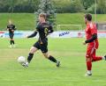 Bild: Gebert
Am vergangenen Samstag besiegte der FC Tirschenreuth (links der dreifache Torschütze Nico Stark) den TSV Konnersreuth mit 4:3. Am siebten Spieltag haben beide Teams Heimrecht: Der FC empfängt den ASV Wunsiedel, der TSV den VfB Rehau.