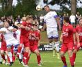 Bild: ham
Diendorfs Christopher Burggraf (Dritter von rechts) reckt und streckt sich, doch es will beim SV in dieser Kreisliga-Saison noch nicht viel klappen. Die Kicker des TV Nabburg (rote Trikots) reisen am Samstag zum Kreisliga-Spitzenspiel zum SV Haselbach.