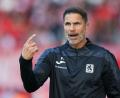 Bild: Christoph Reichwein/dpa
Patrick Glöckner und der TSV 1860 München empfangen den VfB Stuttgart II. (Archivbild)
