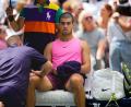 Bild: Yuki Iwamura/AP/dpa
Eine Massage am Oberschenkel - dann rauschte Carlos Alcaraz ins Achtelfinale.
