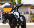 Bild: Stefan Lafrentz/dpa
Isabell Werth freut sich auf ihrem Pferd Wendy.