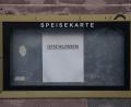 Symbolbild: Boris Roessler/dpa
"Geschlossen". Dieses Schicksal hat in den letzten 100 Jahren vor allem viele Schankbetriebe getroffen.