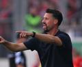 Bild: Hendrik Schmidt/dpa
Feiert am Samstag seine Heimpremiere als Augsburg-Trainer: Sandro Wagner. (Archivbild)