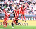 Bild: Harry Langer/dpa
Serge Gnarby traf per Kopf zum 1:0 für den FC Bayern.