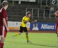 Bild: Hubert Ziegler
Jannik Meier (Mitte) vom FC Amberg jubelt über seinen Ausgleichstreffer zum 1:1 in der Nachspielzeit, während Maximilian Brunner (rechts) von der SpVgg Pfreimd restlos bedient ist.