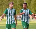 Archivbild: Gebert
Der SV Mitterteich gewann beim 1. FC Trogen nach einem 0:2-Pausenrückstand noch mit 3:2. Das Siegtor erzielte Christian Zimmermann (links) auf Zuspiel von Daniel Lauterbach (rechts).