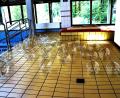 Bild: ubb
Zum Abkühlen werden die Glasblasen in unterschiedlichen Formen und Größen vor dem Badebecken abgelegt.